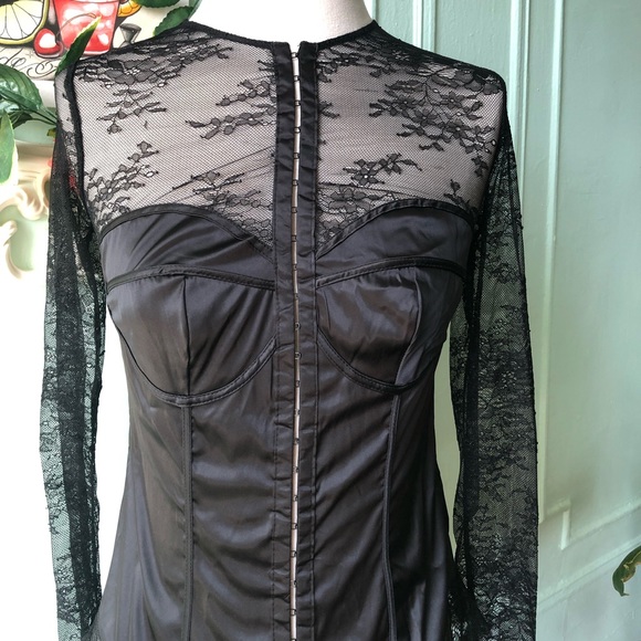 🖤Lady in black corset blouse.🖤 - Picture 2 of 8